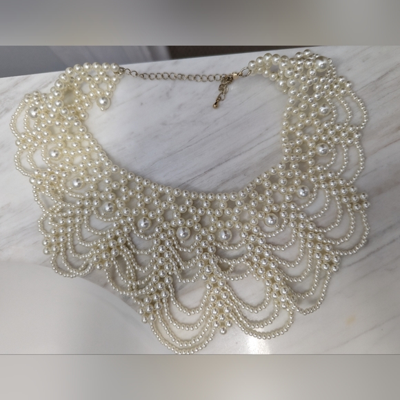 Faux pearls necklace - Picture 2 of 2